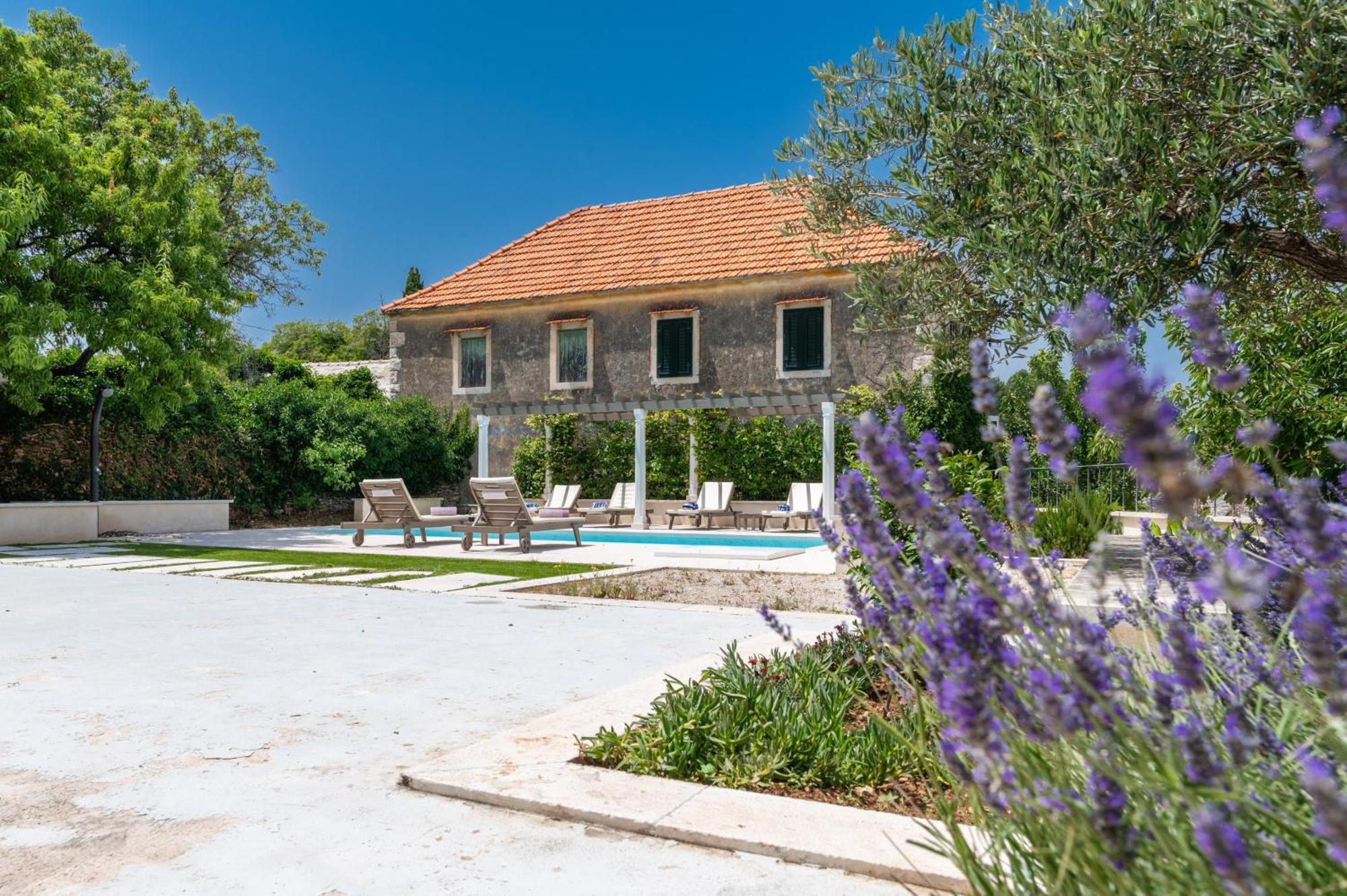 Villa Komelo Škrip Exterior foto